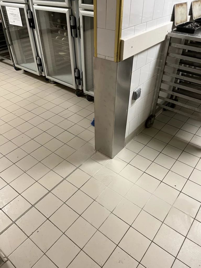 Protection angle de mur en inox apres